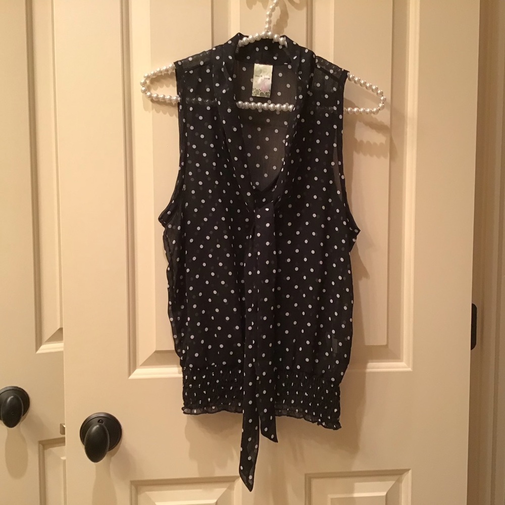 🔴🎉SALE🎉🔴Black & White Polka Dot Top❤️